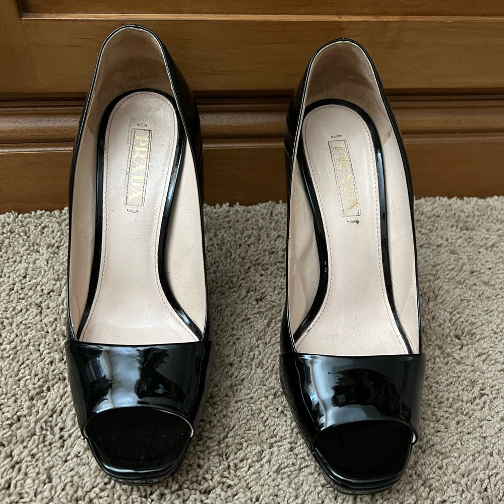 Authentic Preowned Prada Black Pumps Size 39